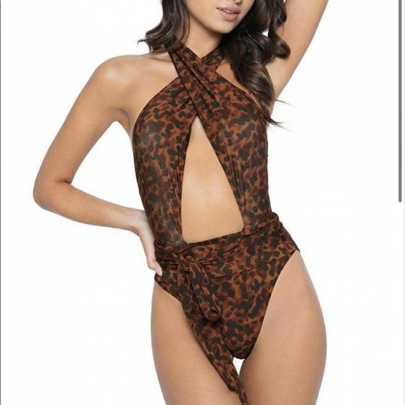 PILYQ | Alex One Piece - Picture 8 of 10